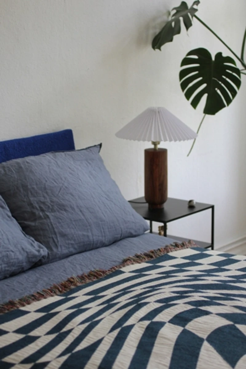 Clr Shop Groovy Grid Woven Throw Blanket