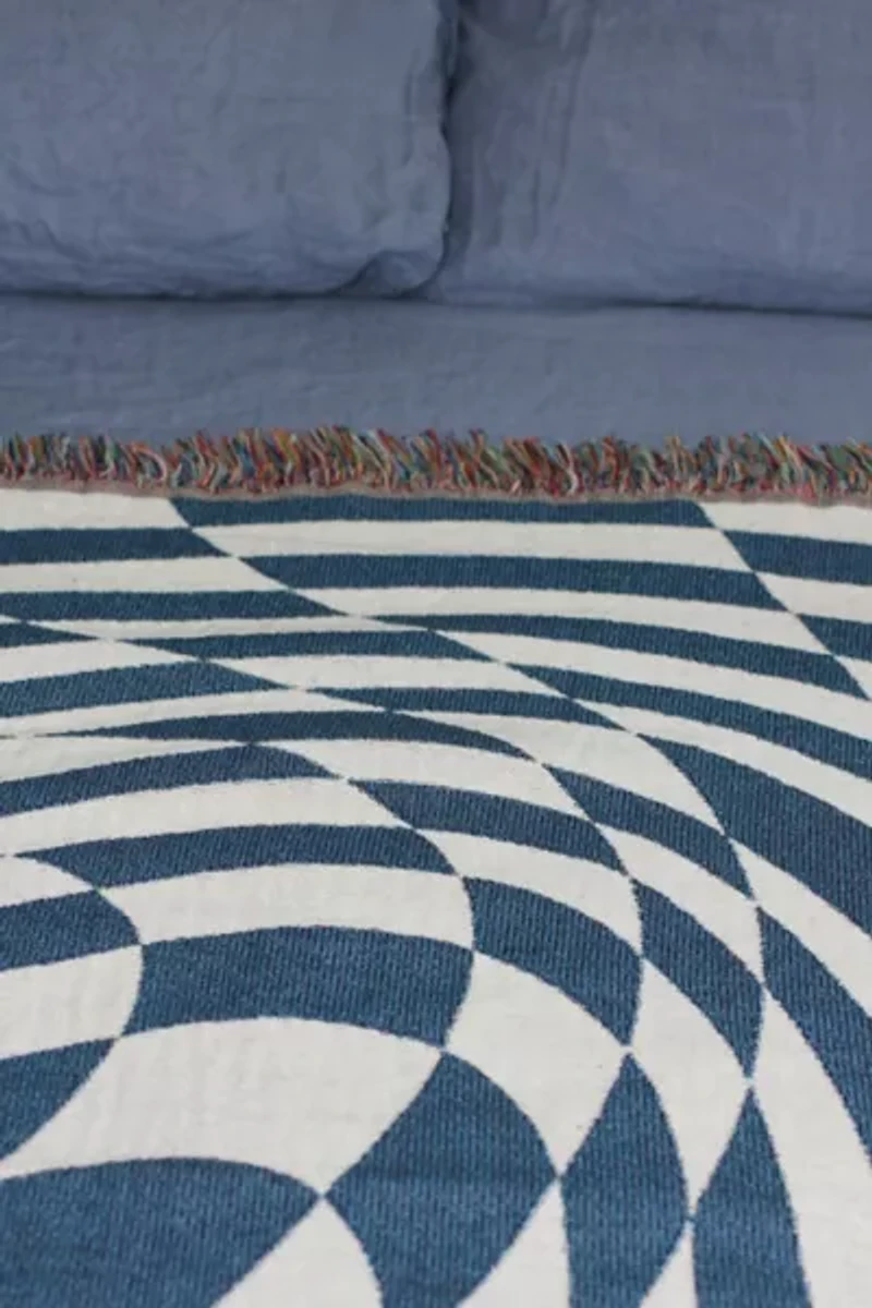 Clr Shop Groovy Grid Woven Throw Blanket