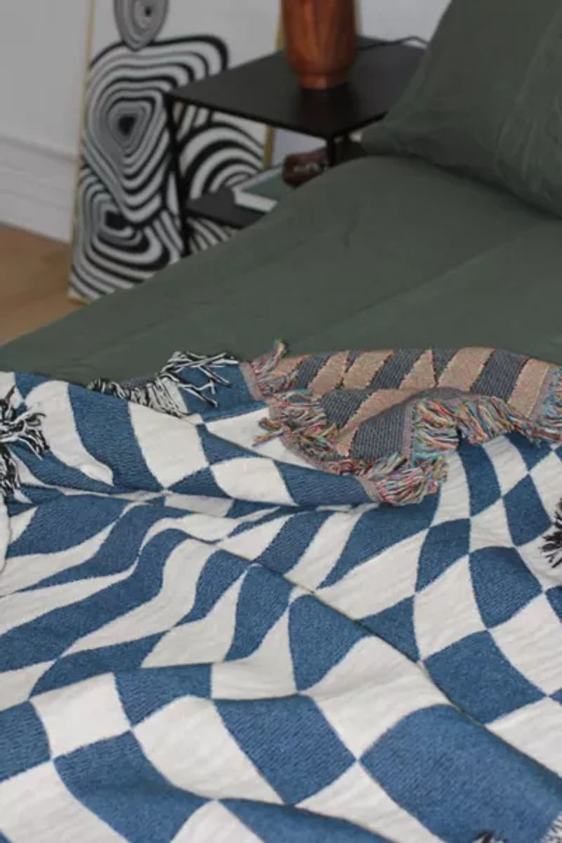 Clr Shop Groovy Grid Woven Throw Blanket