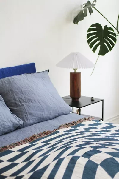 Clr Shop Groovy Grid Woven Throw Blanket
