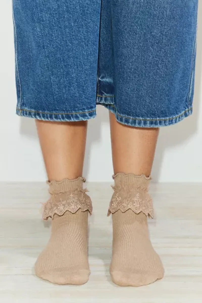 Ruffle Ribbed Crew Sock