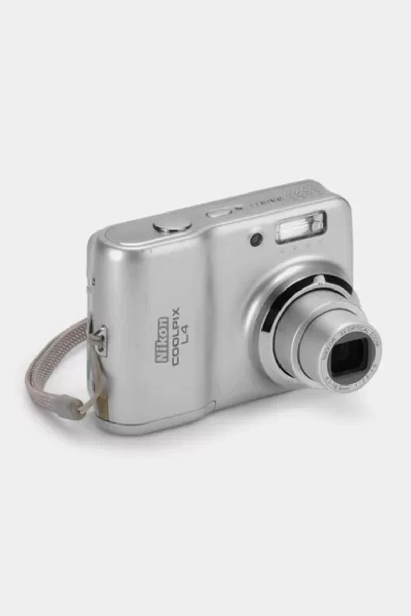 Nikon Coolpix L4 Point and Shoot Digital Camera Refurbished by Retrospekt