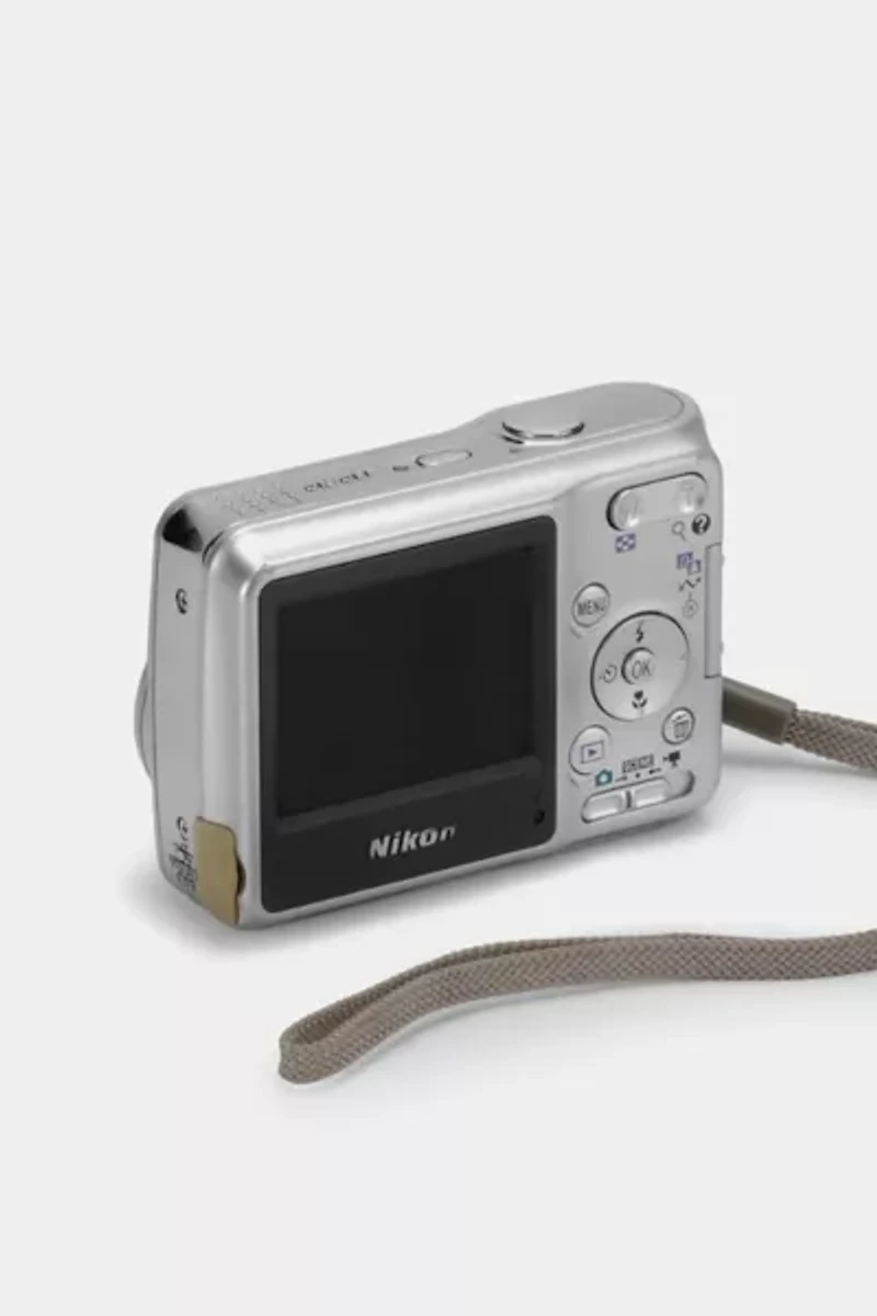 Nikon Coolpix L4 Point and Shoot Digital Camera Refurbished by Retrospekt