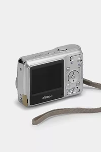 Nikon Coolpix L4 Point and Shoot Digital Camera Refurbished by Retrospekt