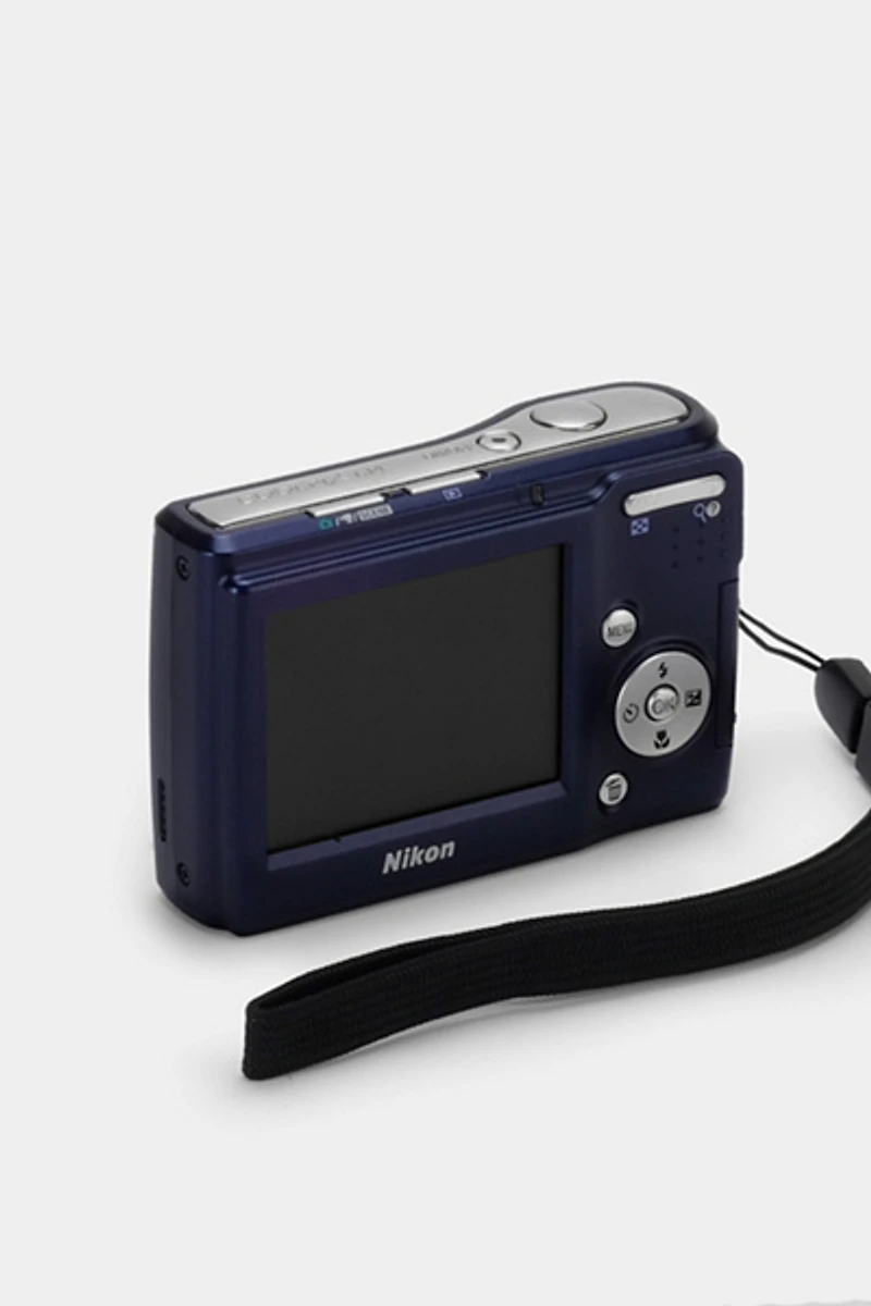 Nikon Coolpix L14 Point and Shoot Digital Camera Refurbished by Retrospekt