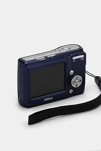 Nikon Coolpix L14 Point and Shoot Digital Camera Refurbished by Retrospekt