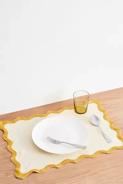 Bed Threads French Flax Linen Scalloped Placemats - Set of 4