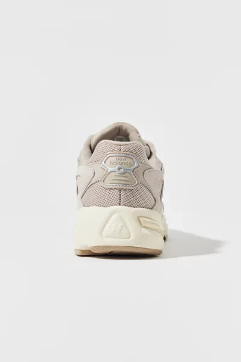 New Balance Women's 725v1 Sneaker