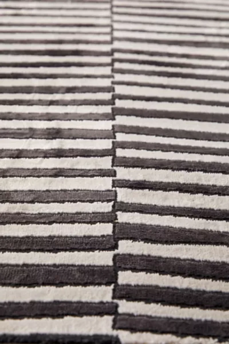 Static Tufted Rug