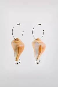 Soft Blonde Pierced Queen's Fig Shell Earrings