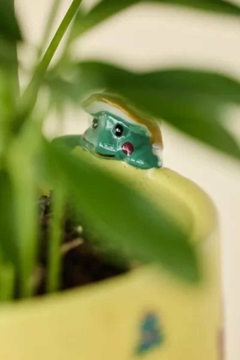 Peeking Animal Stone Planter