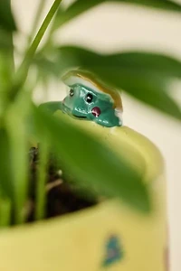 Peeking Animal Stone Planter