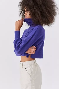UO Finley Cropped Turtleneck Sweater