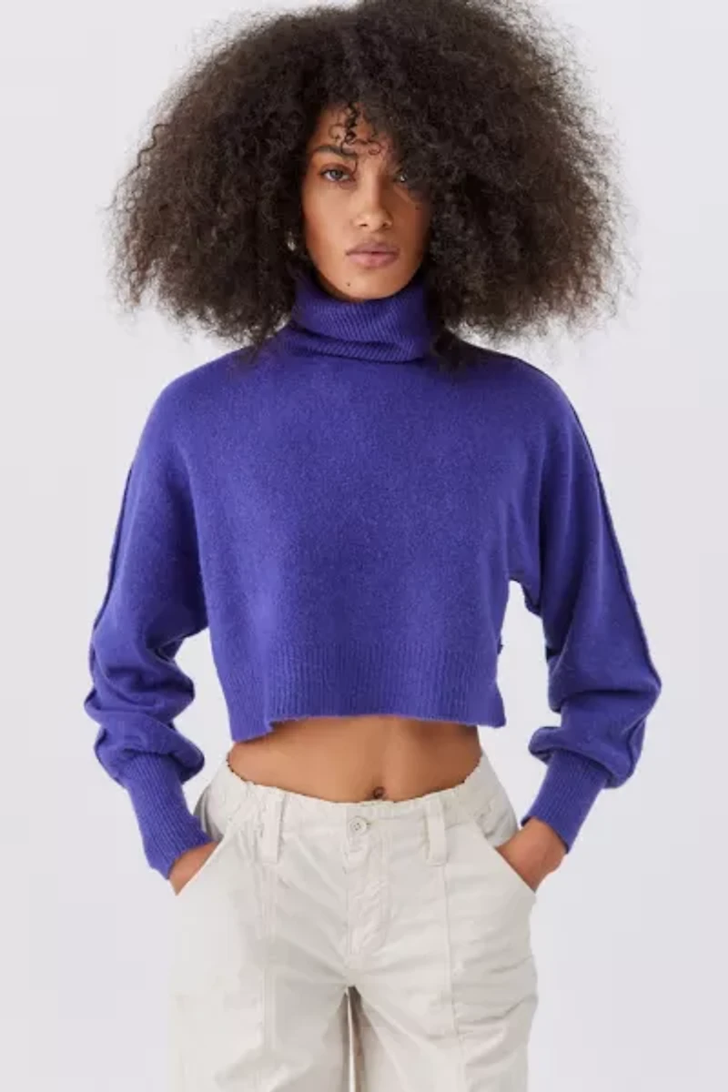 UO Finley Cropped Turtleneck Sweater
