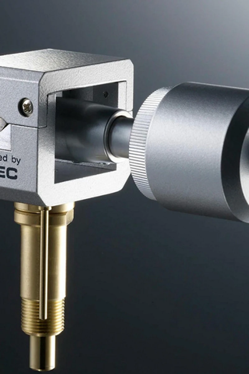TEAC TN-3B-SE Manual Belt-Drive Turntable with SAEC Tonearm