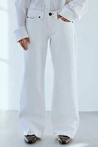 BDG Kayla Low-Rise Straight Leg Jean