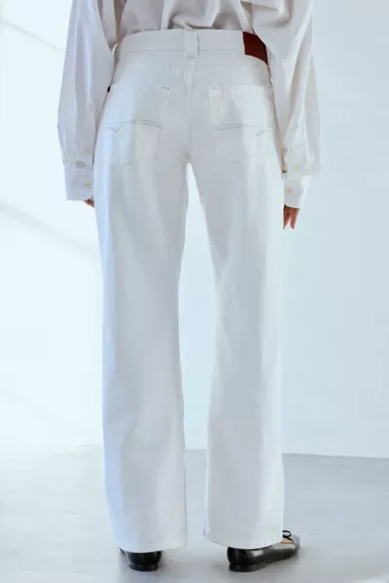 BDG Kayla Low-Rise Straight Leg Jean