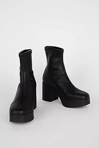 Intentionally Blank Marlowe Platform Boot