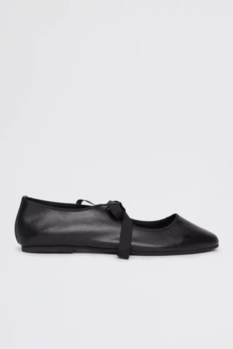 Intentionally Blank Valley Ballet Flat
