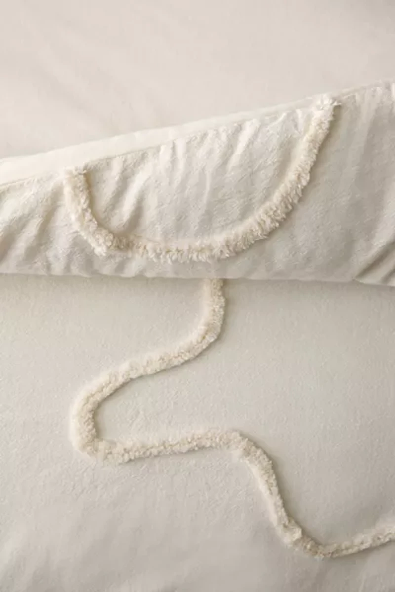 Wild Bows Tufted Comforter