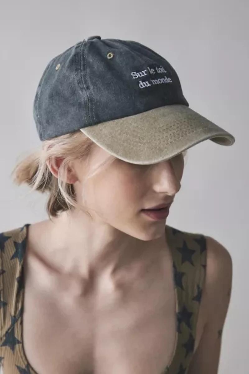 Sur Le Toit Monde Dad Baseball Hat