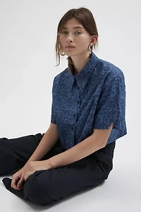 WILDFANG UO Exclusive Essential Cropped Short Sleeve Shirt