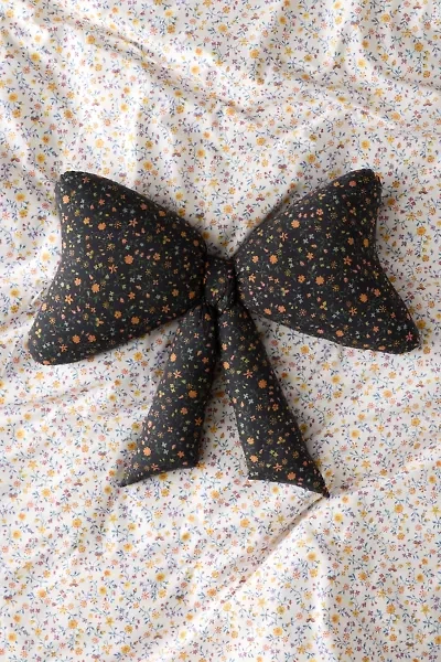 Big Bow Printed Throw Pillow