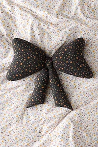 Big Bow Printed Throw Pillow