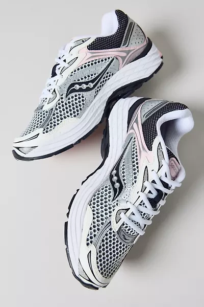 Saucony Men's ProGrid Omni 9 Sneaker