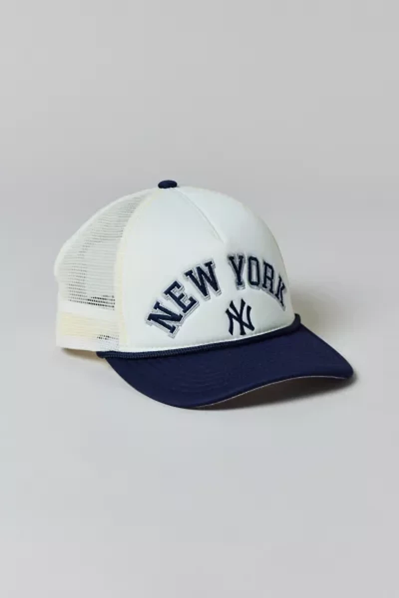 New Era 9FORTY MLB New York Yankees Mesh Trucker Hat