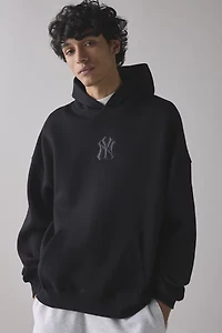 Pro Standard UO MLB Exclusive New York Yankees Logo Hoodie Sweatshirt