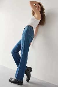 Wrangler Classic Mid-Rise Straight Leg Jean