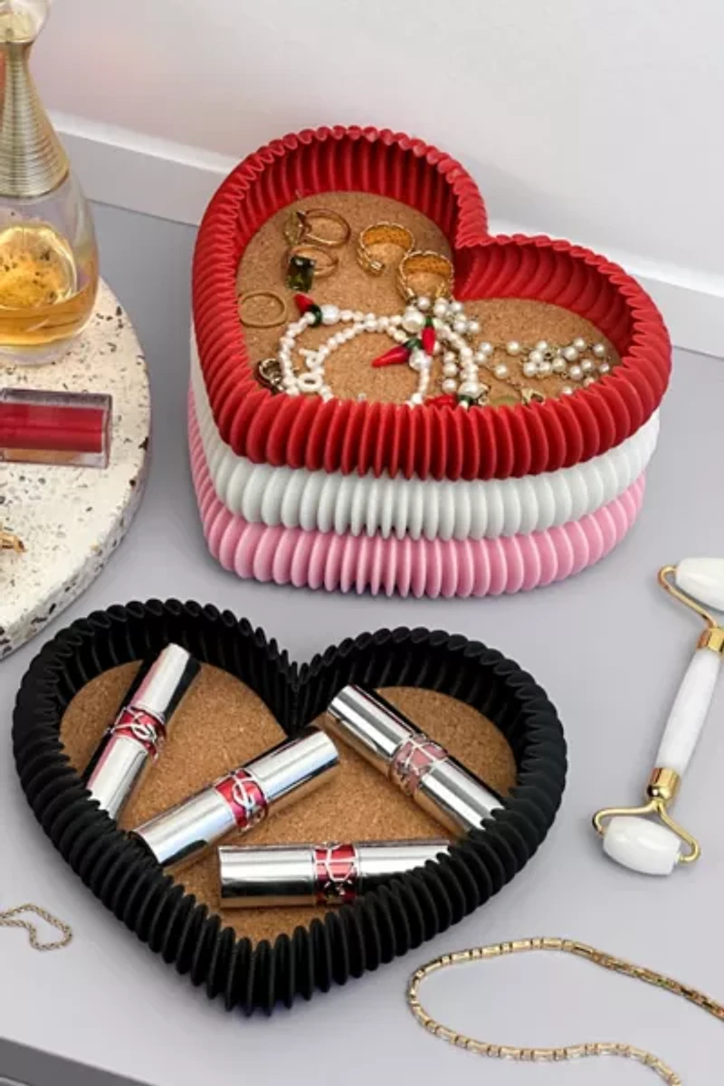 Me Make Pretty Heart Stacking Tray