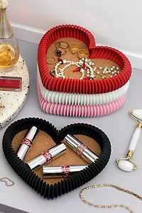 Me Make Pretty Heart Stacking Tray