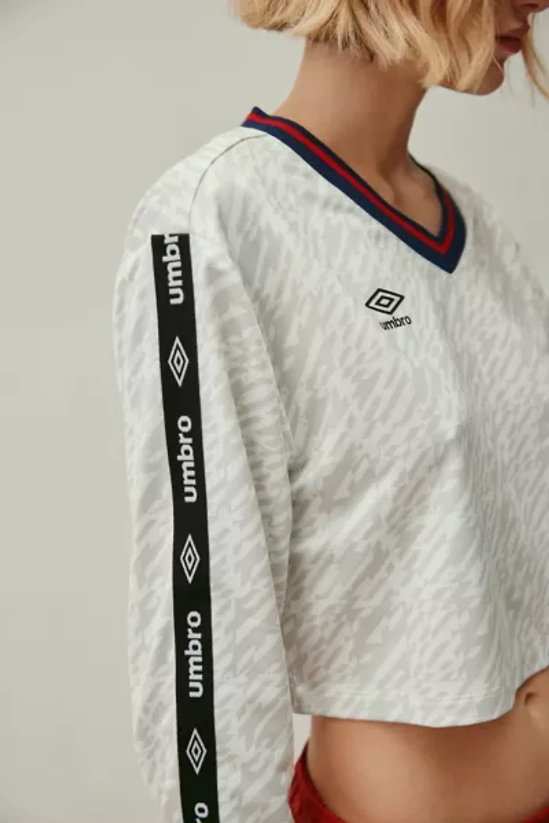 Umbro UO Exclusive V-Neck Long Sleeve Boxy Tee