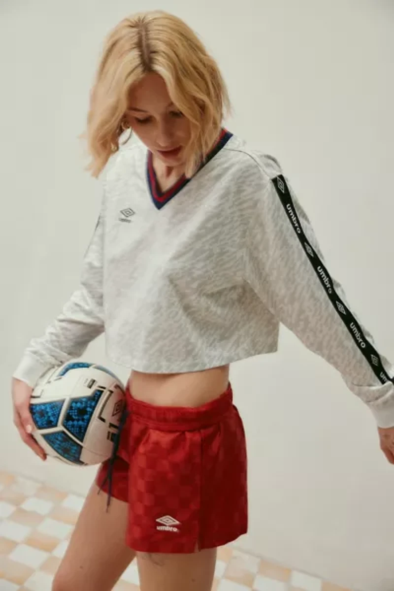 Umbro UO Exclusive V-Neck Long Sleeve Boxy Tee