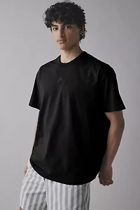 Nike Sportswear Premium Essential Logo Tee