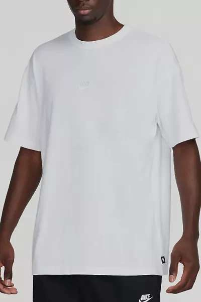 Nike Sportswear Premium Essential Logo Tee