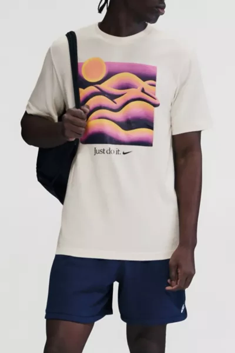 Nike Sportswear Graphic Tee