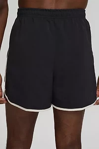 Nike Heritage 5” Scallop Hem Short