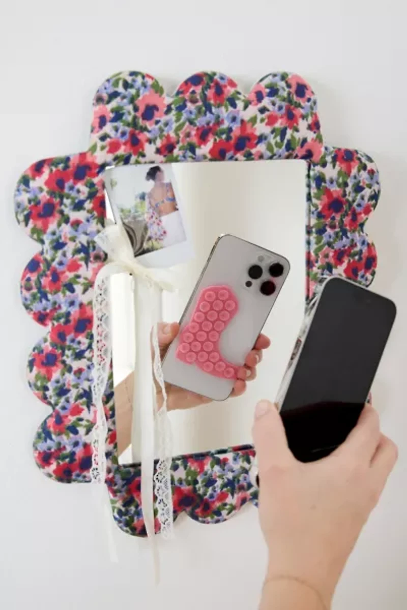 Icon Shaped Grippy Suction Phone Mount