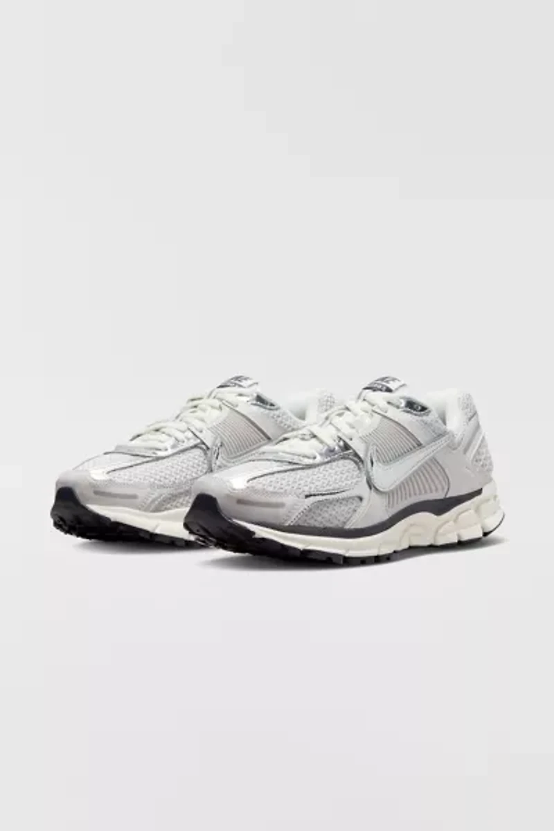 Nike Women's Zoom Vomero 5 Sneaker