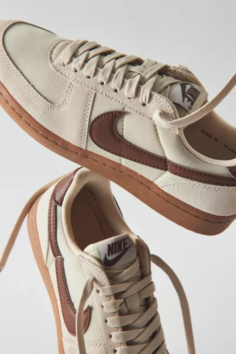 Nike Women's Field General SE Sneaker