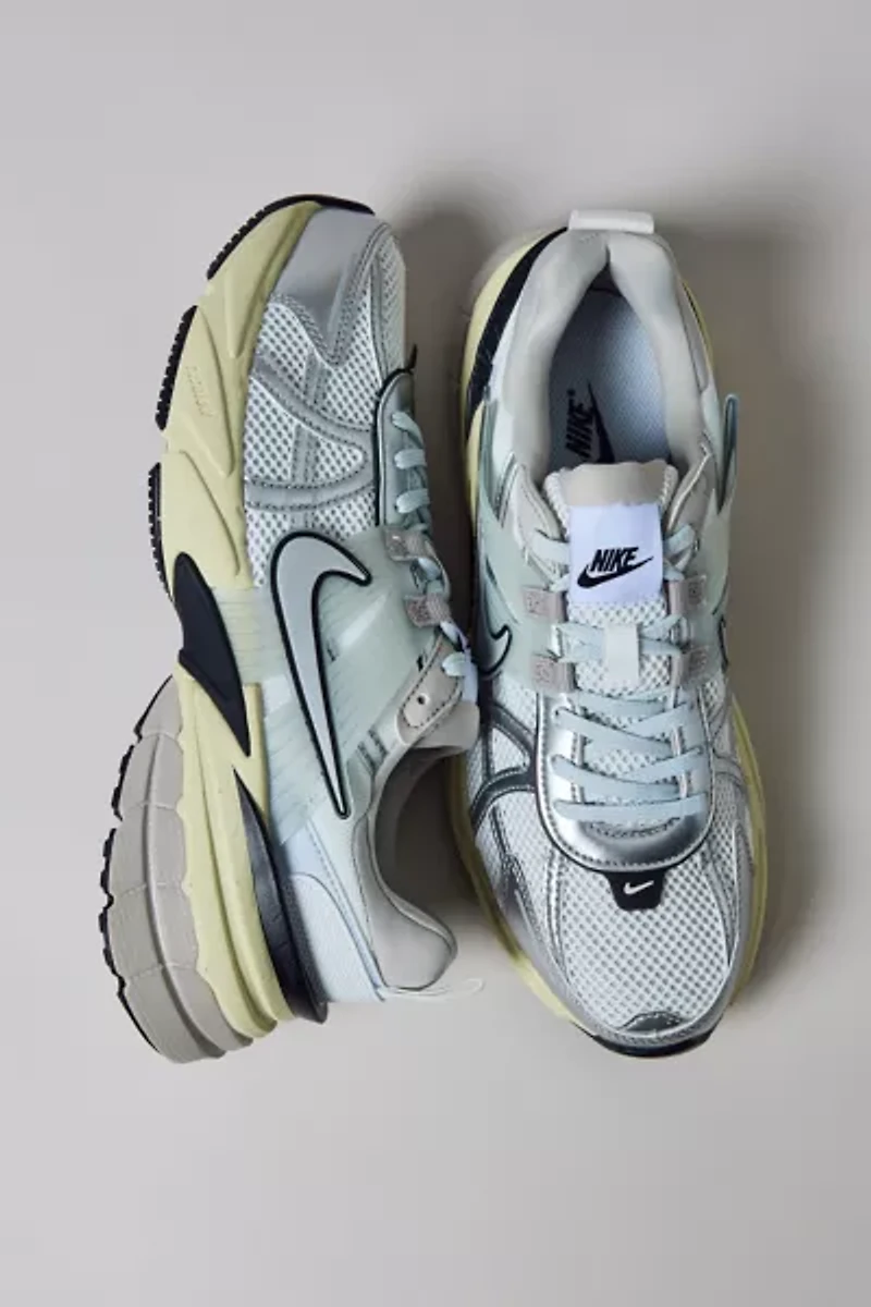 Nike Women's V2K Run Sneaker