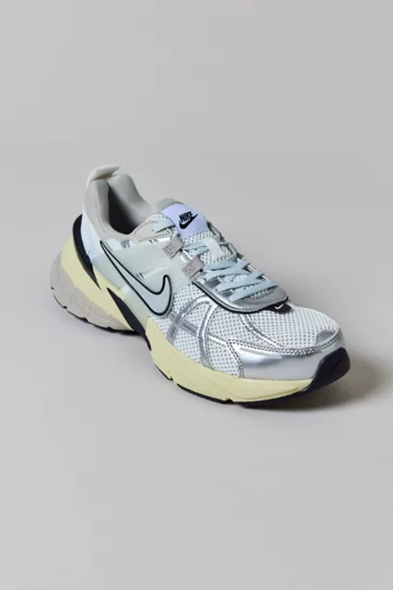 Nike Women's V2K Run Sneaker