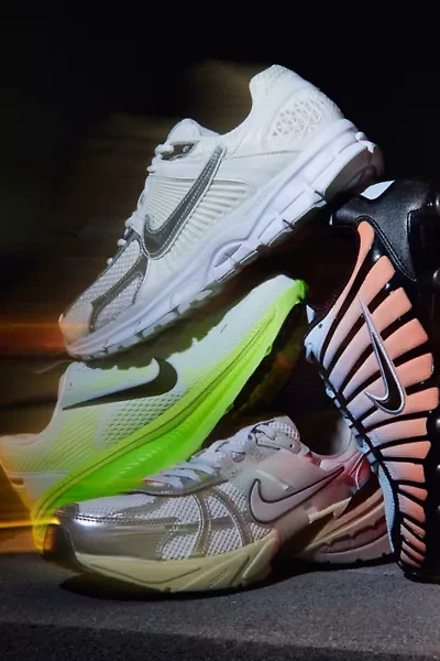 Nike Women's V2K Run Sneaker