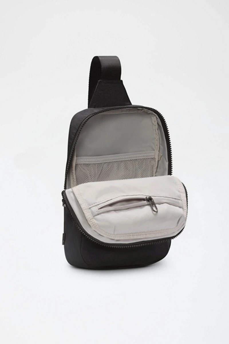 Nike Aura 5L Crossbody Bag