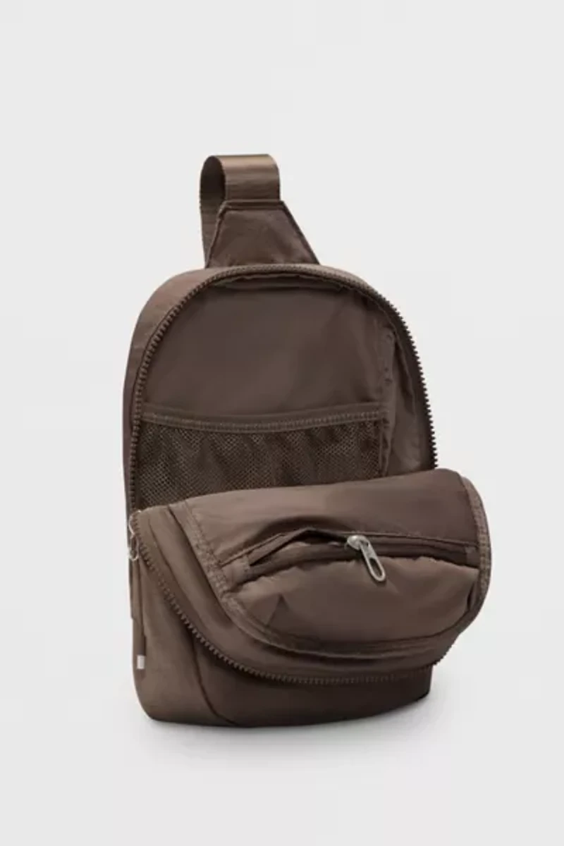 Nike Aura 2L Crossbody Bag