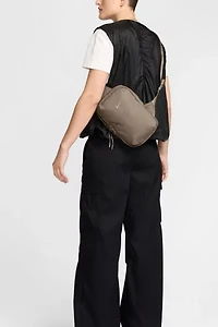 Nike Aura 2L Crossbody Bag