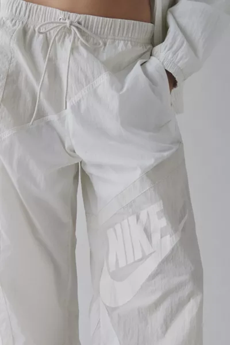 Nike Sportswear Mid-Rise Loose Woven Open-Hem Pants